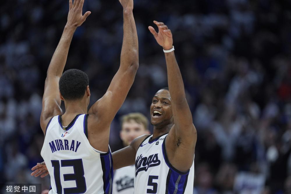 德约更是直 德约更是直